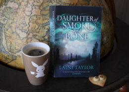 Daughter of Smoke and Bone - das erste Buch der Fantasy Reihe "Zwischen den Welten"